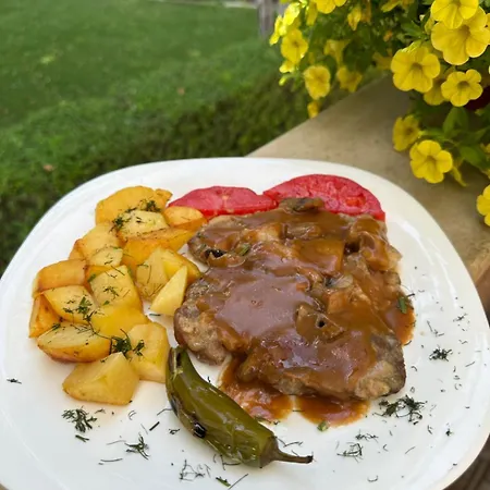 Хотел Ivelia 3*