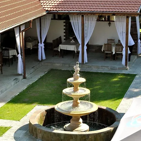 Хотел Ivelia 3*