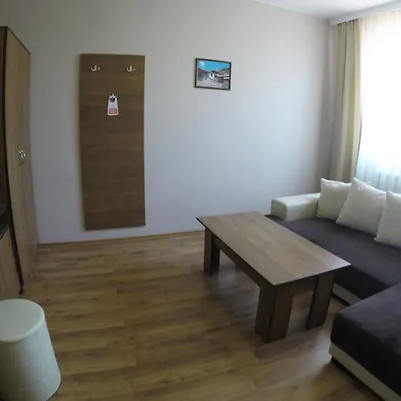 Хотел Ivelia 3*