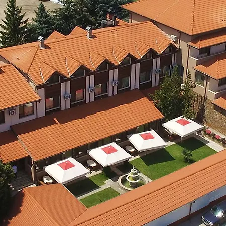 Хотел Ivelia 3*