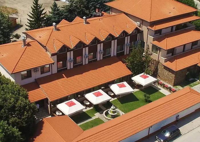 Хотел Ivelia 3*